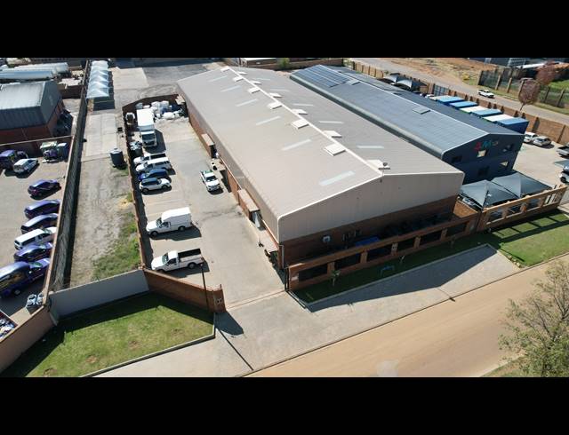 1,300M² WAREHOUSE TO LET IN ALRODE SOUTH